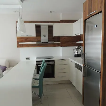 Calistar Apartment